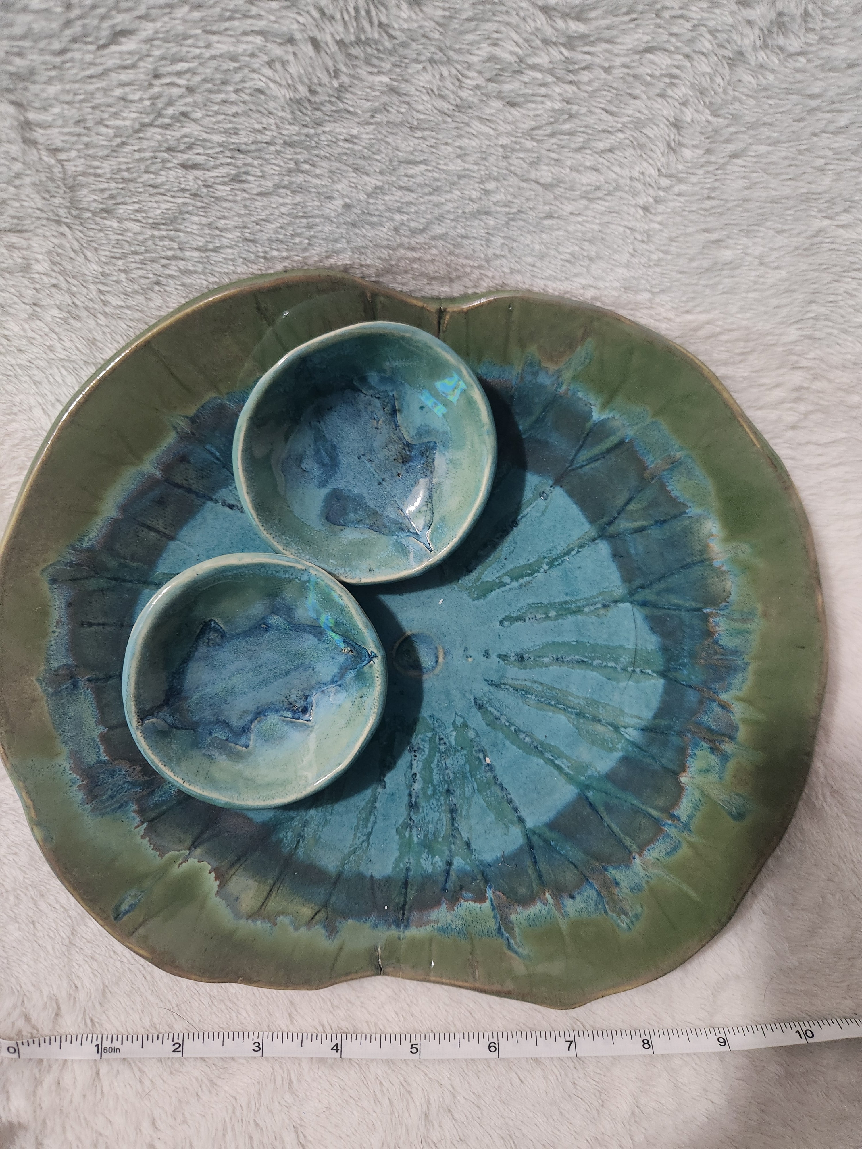 Platter with 2 dipping dishes