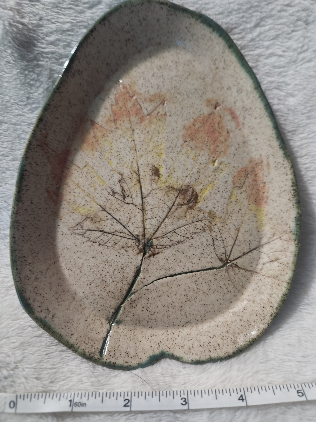 Maple leaf plate